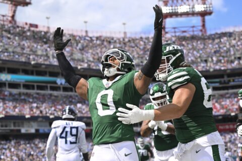 Braelon Allen, NFL's youngest player, scores 2 TDs to help Aaron Rodgers and Jets beat Titans 24-17