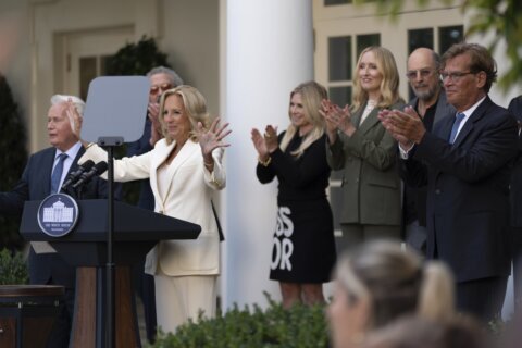 ‘The West Wing’ cast visits the White House for a 25th anniversary party