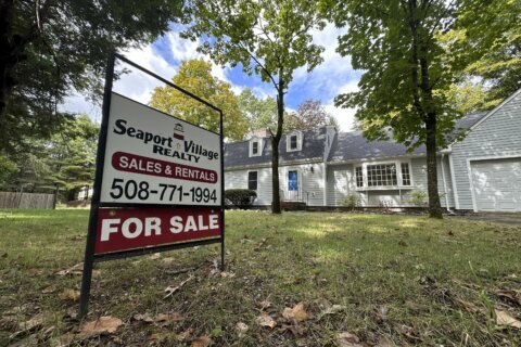 Average rate on a 30-year mortgage slips to 6.08%, lowest level in 2 years