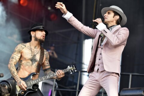 Jane’s Addiction cancels its tour after onstage concert fracas