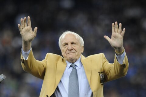 Hall of Famer Joe Schmidt, who helped Detroit Lions win 2 NFL titles, dies at 92