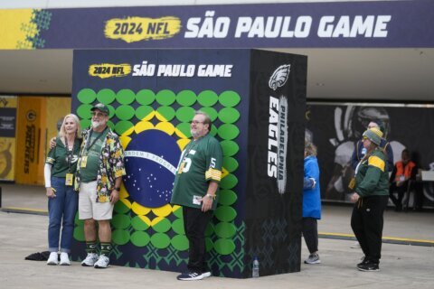 Some NFL fans defy host soccer club’s preference by wearing green to Packers-Eagles game in Brazil