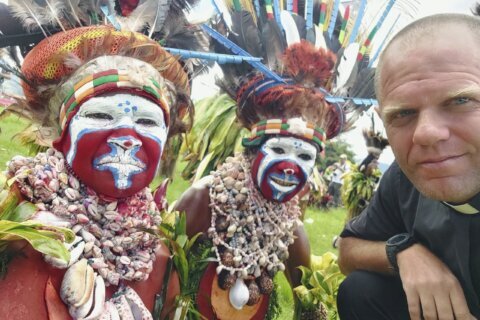 Pope to meet Papua New Guinea Catholics who embrace both Christianity and Indigenous beliefs