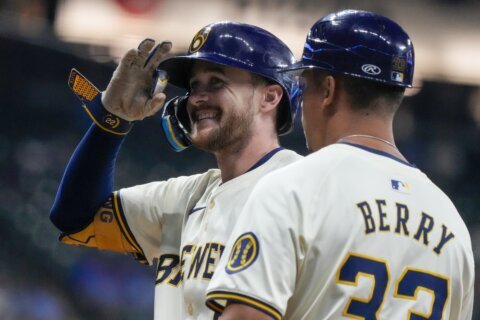 Brewers beat Phillies 6-2 in matchup of NL division leaders