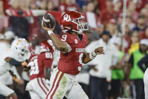 Oklahoma QB situation uncertain after Arnold struggles, Hawkins sparks in loss to Tennessee