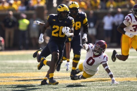 Mullings' 2nd TD with 37 seconds left lifts No. 18 Michigan to 27-24 win over No. 11 USC