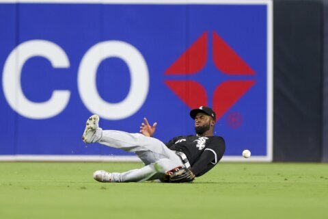 White Sox lose 119th game to tie the AL record as the Padres win 6-2 behind 3 home runs