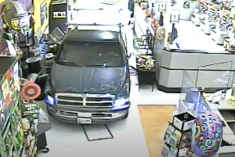 Montgomery Co. police search for would-be thieves who rammed car into Giant grocery store ATM