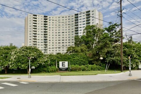 ‘It’s a very, very bad situation’: Dozens of immigrant families face eviction from White Oak apartment complex