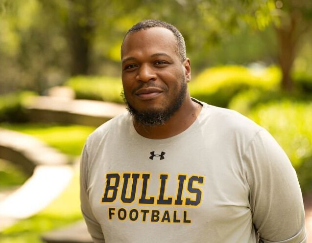 Potomac, Md. high school football team rallies after the death of their coach – WTOP News
