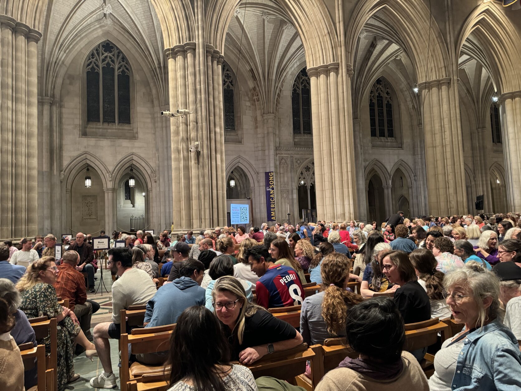 Centenas de pessoas se reuniram na Catedral Nacional de Washington, em DC, com o único propósito de cantar juntas em 23 de outubro de 2024.