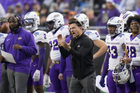 Alonza Barnett III, Lloyd Summerall III spark James Madison to 39-7 romp over Coastal Carolina