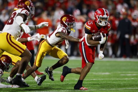 USC blows a 14-point lead to lose its third game in a row, falling 29-28 at Maryland