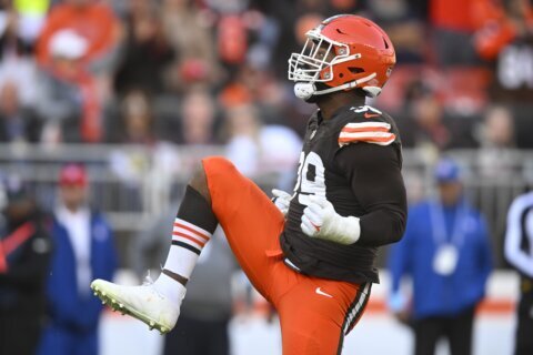 Browns trade DE Za’Darius Smith to Lions needing help after Aidan Hutchinson injury, AP source says