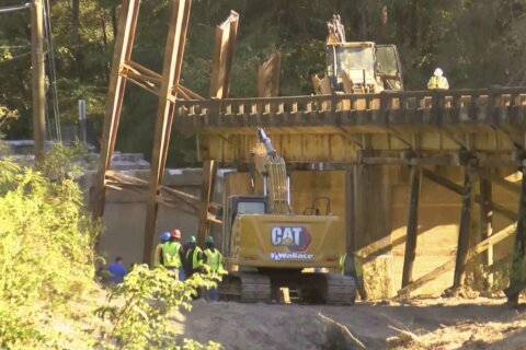 3 dead and 4 injured in collapse of Mississippi bridge being prepped for demolition