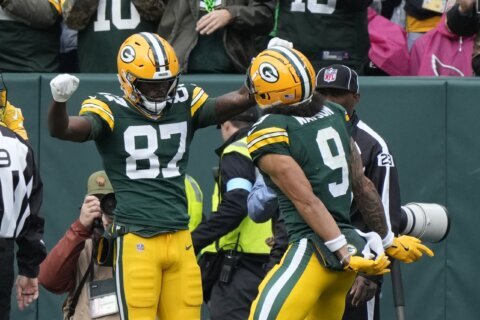 Doubs catches 2 TD passes in his return from a suspension to help Packers rout Cardinals 34-13