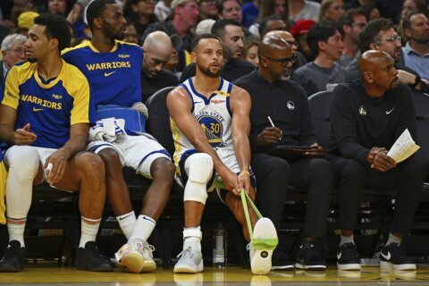 Curry restricted to about half the game, but still scores 24 in his return from an ankle injury