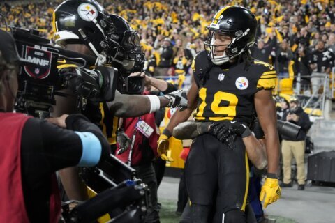 Calvin Austin III scores twice as the Steelers hold off the Giants 26-18