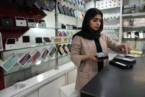 Iran lifts its ban on imports of new iPhone models in place since last year