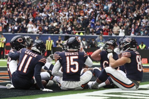 Caleb Williams throws 4 TDs and Bears hold tea party in 35-16 rout of Jaguars in London