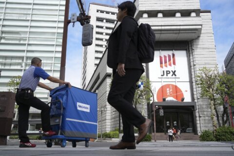 Asian markets are mixed and Japanese stocks rebound from Monday’s slump