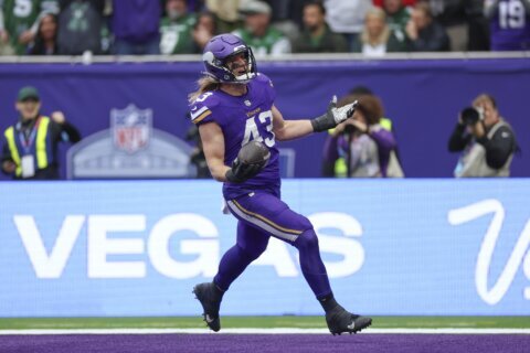 Vikings hold off Rodgers and the Jets for 23-17 win in London to improve to 5-0