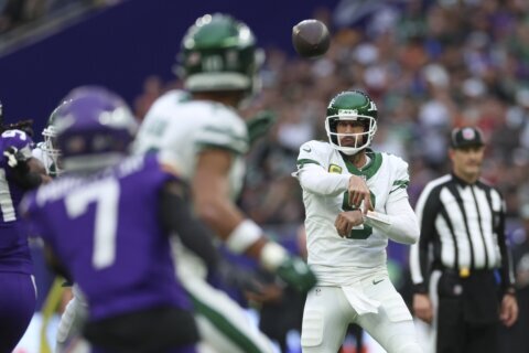 Jets’ Aaron Rodgers becomes the 9th NFL player to throw for 60,000 yards