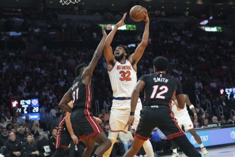 Karl-Anthony Towns scores 44 points, Knicks rally in 2nd half to beat Heat 116-107