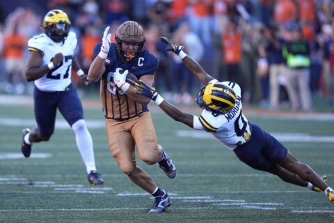 No. 22 Illinois beats No. 24 Michigan 21-7 for its first win over the Wolverines since 2009