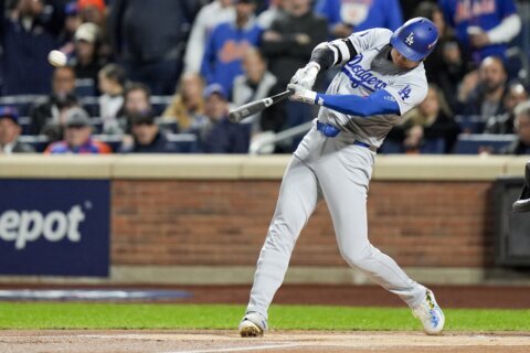 Shohei Ohtani homers to lead off NLCS Game 4 for Dodgers against Mets