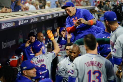 Mets use another October rally to score 5 runs in 8th and top Phillies 6-2 in Game 1 of NLDS