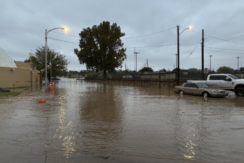 New Mexico authorities rescue hundreds after flooding strands many in high water and leaves 2 dead