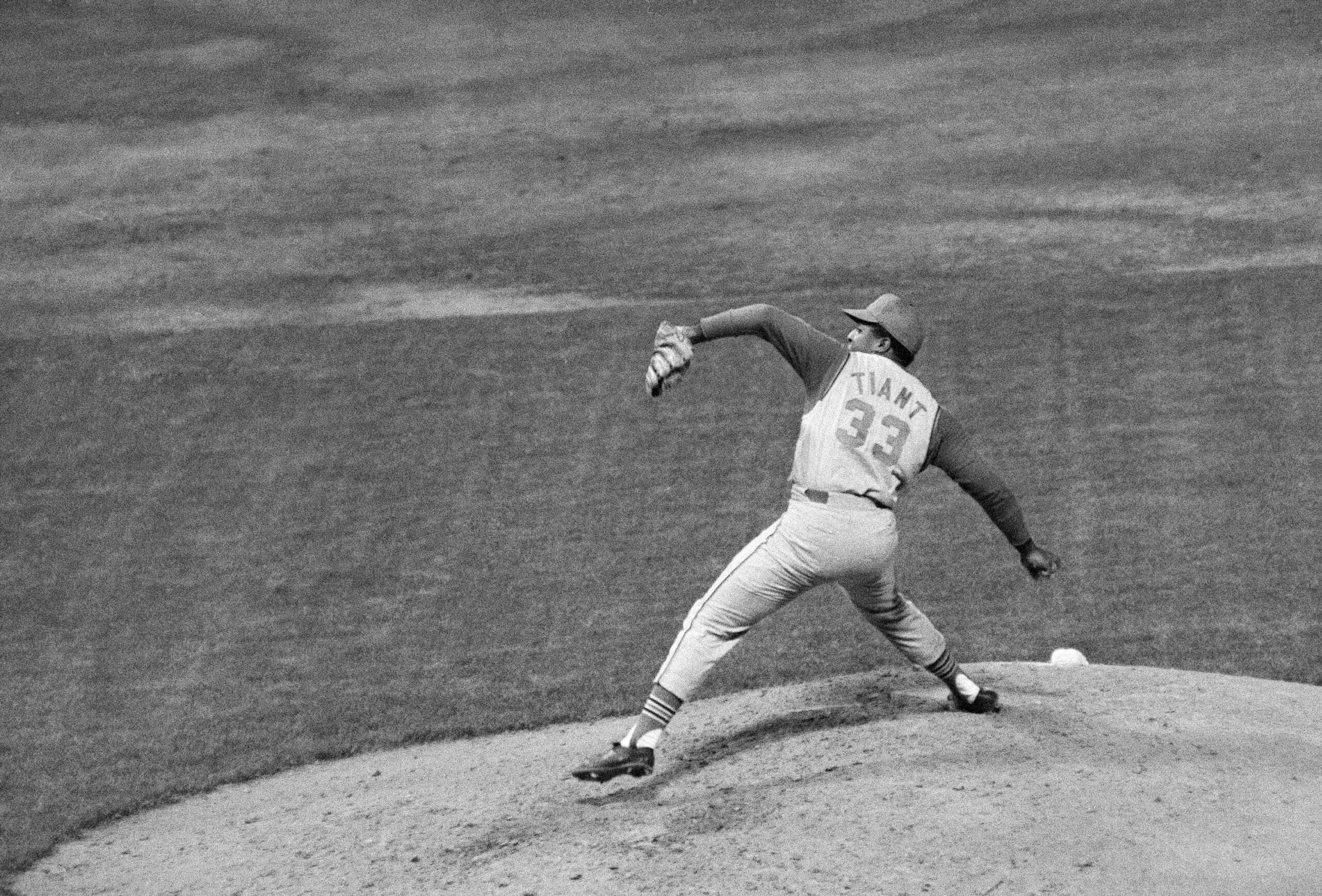 Luis Tiant, the charismatic Cuban who pitched the Red Sox to the brink of a championship, dies at 83 - WTOP News