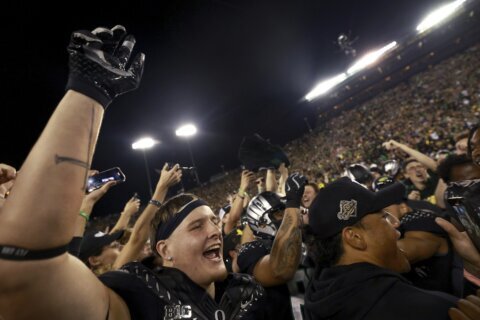 AP Top 25 Extra Points: As 4th team to reach No. 1 this season, Oregon’s rise is sign of the times