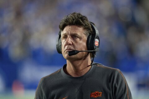 Oklahoma State coach Mike Gundy apologizes after lashing out at critics