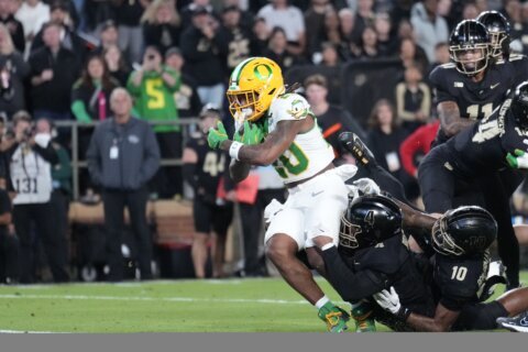 No. 2 Oregon routs Purdue 35-0, remains on top of Big Ten with first road shutout in over 30 years