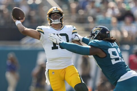 Packers QB Jordan Love leaves game at Jaguars with a left groin injury