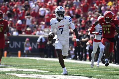 Jennings has best game of career as SMU holds on to beat No. 22 Louisville 34-27