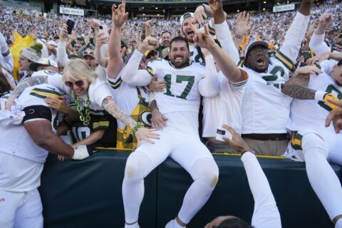 Brandon McManus’ field goal on the final play gives Packers a 24-22 victory over Texans