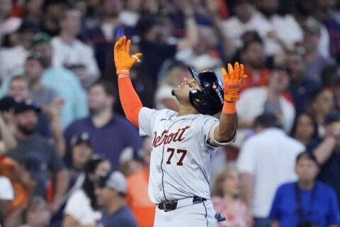 Ibáñez’s big hit lifts Tigers to 5-2 win over Astros and sweep in AL Wild Card Series