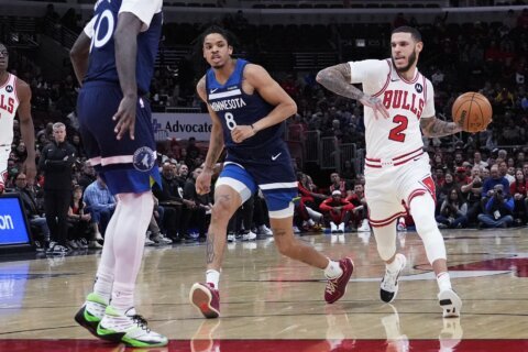 Lonzo Ball makes long-awaited return from knee injuries, scores 10 in Bulls' preseason game