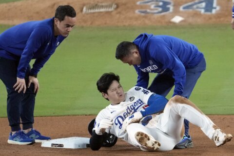 Shohei Ohtani leads off for Dodgers in World Series Game 3, two days after dislocating shoulder