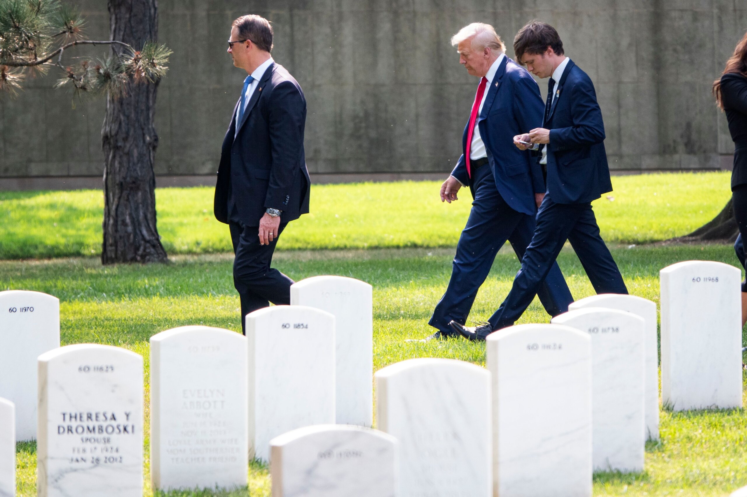 Judge orders US Army to release records on Trump’s controversial Arlington Cemetery visit – WTOP News