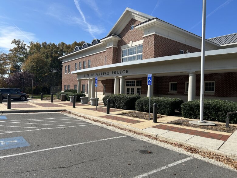 Amid staffing shortages, Fairfax City deploys uniformed security guards to help deter crime – WTOP News