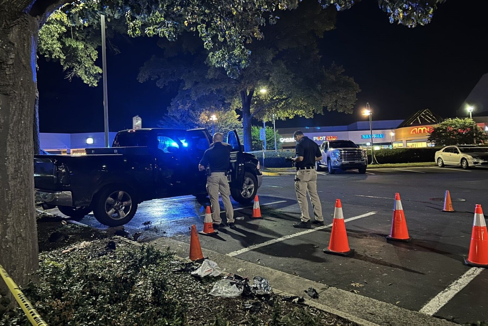 Police search for suspect who wounded man at Herndon shopping center – WTOP News