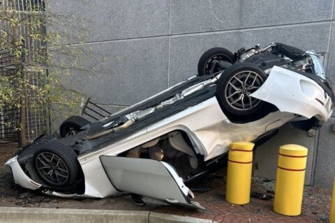 1 hurt after car plummets from 5th floor of parking garage in Montgomery Co.