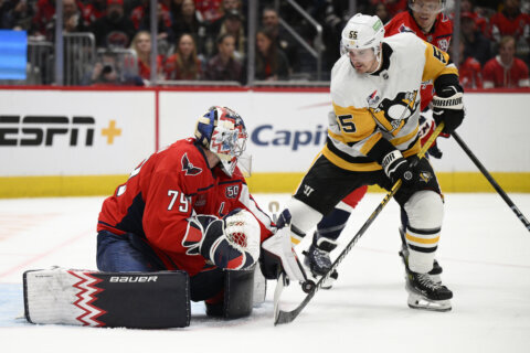 Malkin scores to help the Penguins beat the Capitals in the 95th game between Crosby and Ovechkin