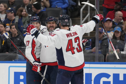 Ovechkin, McMichael each scores twice as Capitals skate to 8-1 victory over the Blues