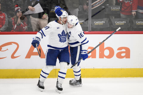 John Tavares scores in OT as the Maple Leafs rally to beat the Capitals 4-3