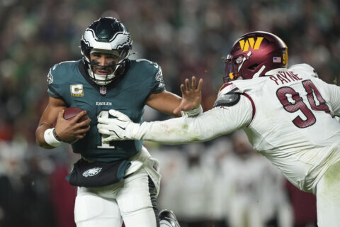 Saquon Barkley runs for 2 TDs, Eagles beat Commanders 26-18 to stretch NFC East lead